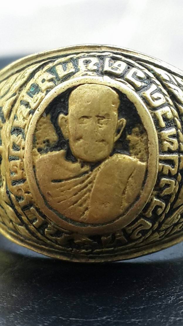 แหวนหลวงปุ่ทวด วัดช้างให้ จ.ป้ตตานี เนื้อทองเหลือง