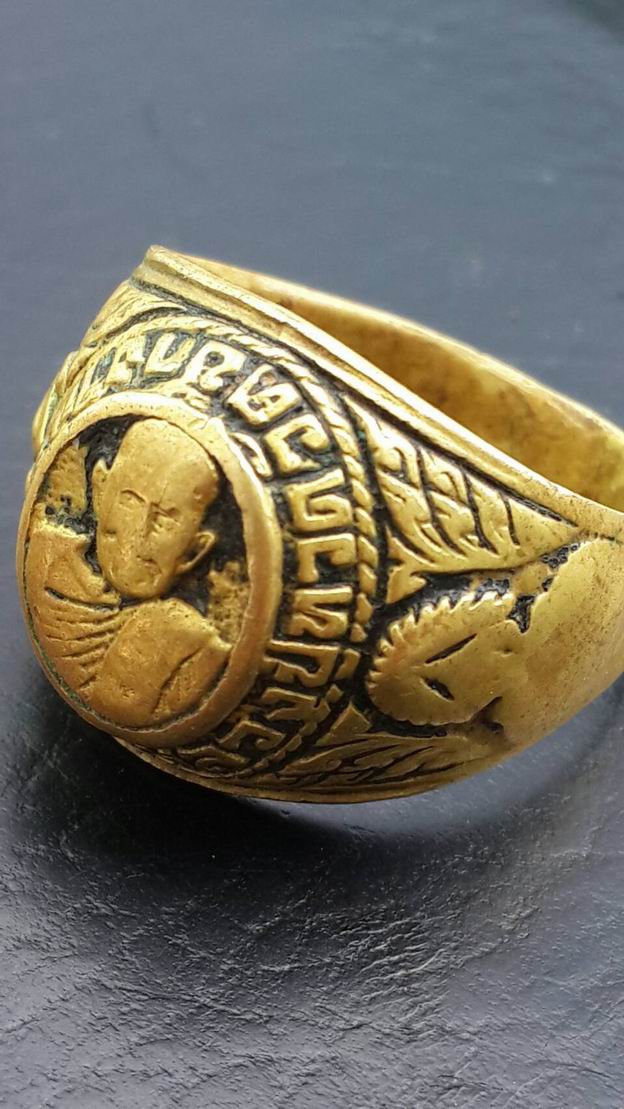 แหวนหลวงปุ่ทวด วัดช้างให้ จ.ป้ตตานี เนื้อทองเหลือง