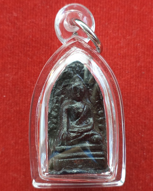 พระรอด หลวงพ่อแพ วัดพิกุลทอง สิงห์บุรี รุ่นจงอางศึก ปี 2514 เนื้อใบลาน...เคาะเดียวแดง...