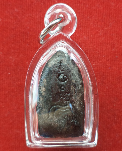 พระรอด หลวงพ่อแพ วัดพิกุลทอง สิงห์บุรี รุ่นจงอางศึก ปี 2514 เนื้อใบลาน...เคาะเดียวแดง...