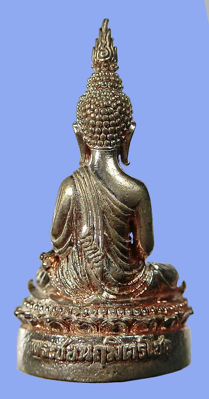 พระชัยวัฒน์หลวงพ่อจรัญ วัดอัมพวัน เนื้อนวะโลหะแก่เงิน พุทธศิลป์งดงาม กล่องเดิมสวยๆครับผม 