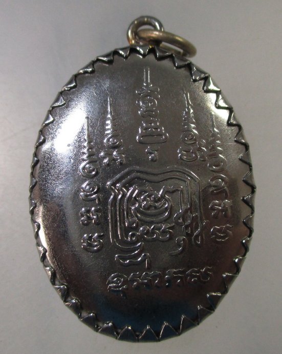 ๒๐ ล็อคเก็ตหลวงปู่หุ่น สุวัณณสโร วัดบางขวด กรุงเทพ