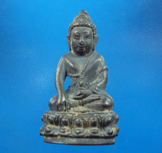 พระกริ่งเนื้อนวะเทดินไทย รุ่น อายุยืนหมุนโชค หลวงปู่หมุน ฐิตสีโล วัดบ้านจาน จ.ศรีสะเกษปี 46