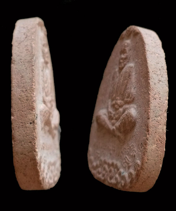 พระผงพิมพ์นั่งเมฆหลวงปู่หมุน เนื้อผงชมภูนุช ปลุกเสก พิธีสมปราถนา ปี43 วัดซับลำใย