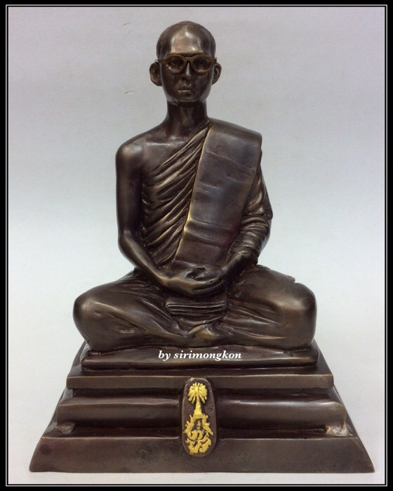 รูปหล่อ ในหลวง รัชกาลที่9 ทรงผนวช (ภูมิพโลภิกขุ) ขนาดบูชา สูง8.5นิ้ว หน้าตัก4.5นิ้ว เนื้อโลหะรมมัน