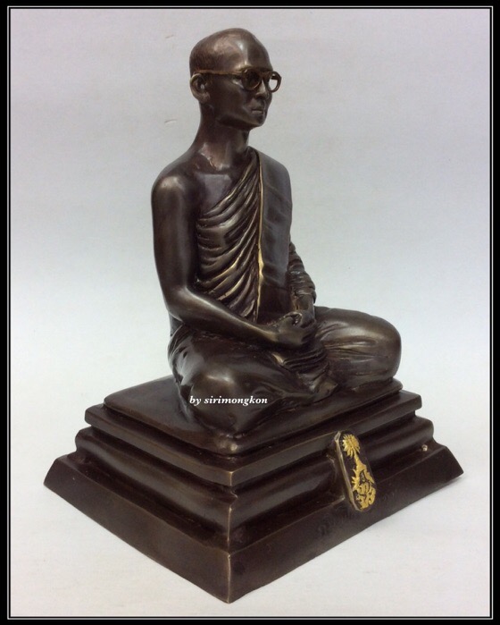 รูปหล่อ ในหลวง รัชกาลที่9 ทรงผนวช (ภูมิพโลภิกขุ) ขนาดบูชา สูง8.5นิ้ว หน้าตัก4.5นิ้ว เนื้อโลหะรมมัน