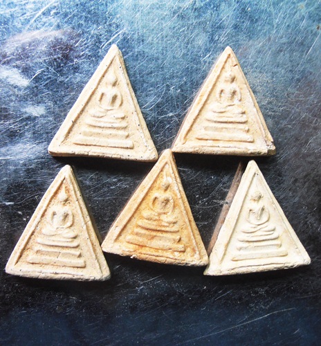 พระสมเด็จพิมพ์สามเหลี่ยมหลวงปู่หิน ปี12วัดระฆัง สวยๆ5องค์ 