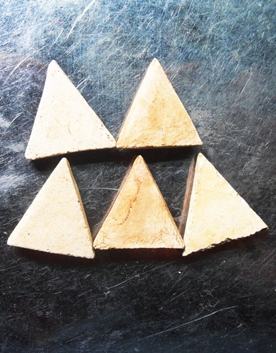 พระสมเด็จพิมพ์สามเหลี่ยมหลวงปู่หิน ปี12วัดระฆัง สวยๆ5องค์ 