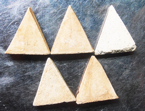 พระสมเด็จพิมพ์คะแนนสามเหลี่ยม หลวงปู่หิน วัดระฆัง ปี12สวยๆ5องค์ครับ