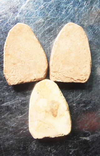 พระสมเด็จพิมพ์คะแนนพิมพ์กลีบบัว หลวงปู่หินวัดระฆัง ปี12สวยๆ3องค์ครับ