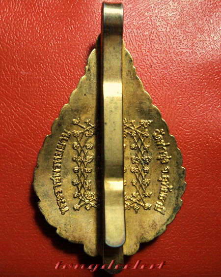 แหนบพัดยศหลวงพ่อฤาษีลิงดำ วัดท่าซุง กะไหล่ทองลงยา สวยมากค่ะ