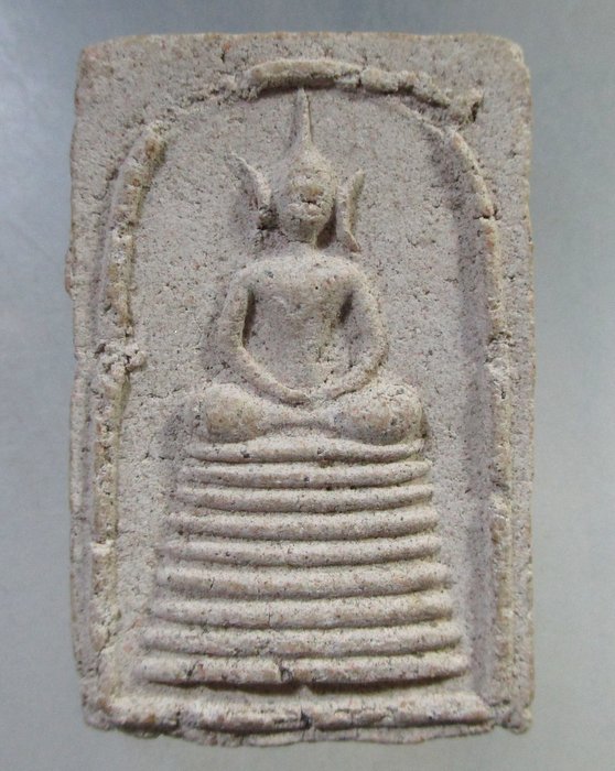 ๒๐ พระสมเด็จเก้าชั้น หูบายศรี
