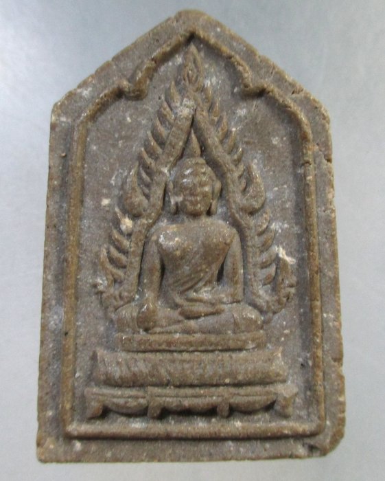 ๒๐ พระพุทธชินราช เนื้อผงน้ำมัน