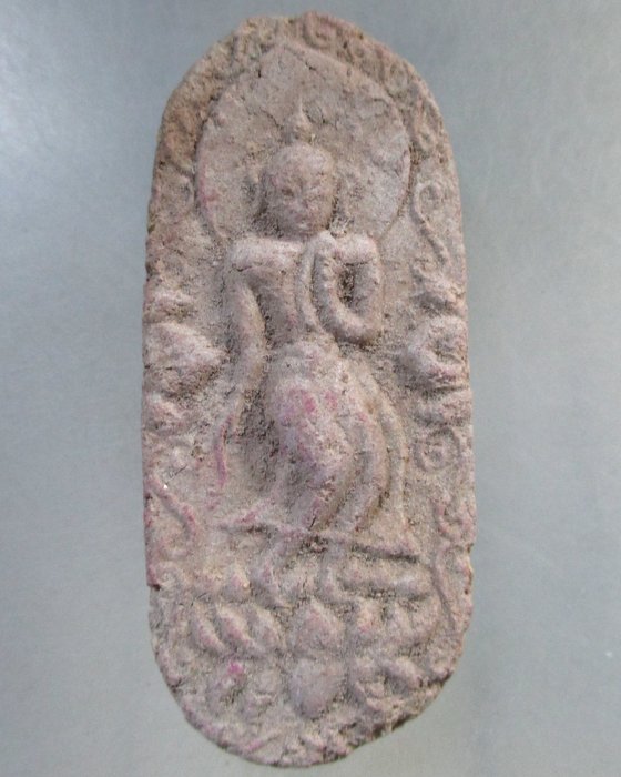๒๐ พระลีลาเนื้อผงบรรจุกรุ