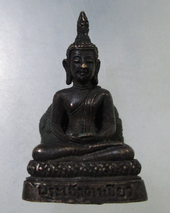 ๒๐ รูปหล่อพระเจ้าตาเขียว วัดบ้านเหล่า (รุ่นแรก) จ.ลำพูน ปีพ.ศ.2537