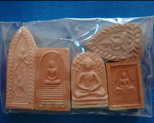 ชุดบรรจุกรุ หลวงปู่เจือ วัดกลางบางแก้ว พระดีที่น่าบูชา ปี 2552 ชุดที่ 1
