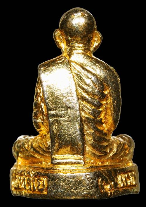 รูปหล่ออุดกริ่งรุ่นแรก หลวงพ่อสมชาย วัดเขาสุกิม จ.จันทบุรี 2521 เนื้อกระไหล่ทอง สวยเดิมๆครับ