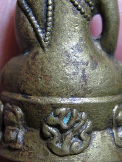 พระกริ่งโสฬส มปร.เนื้อทองเหลืองกะไหล่ทอง แจกกรรมการ ปี2515 วัดราชประดิษฐ์ กรุงเทพฯ มาพร้อมบัตรรับรอง