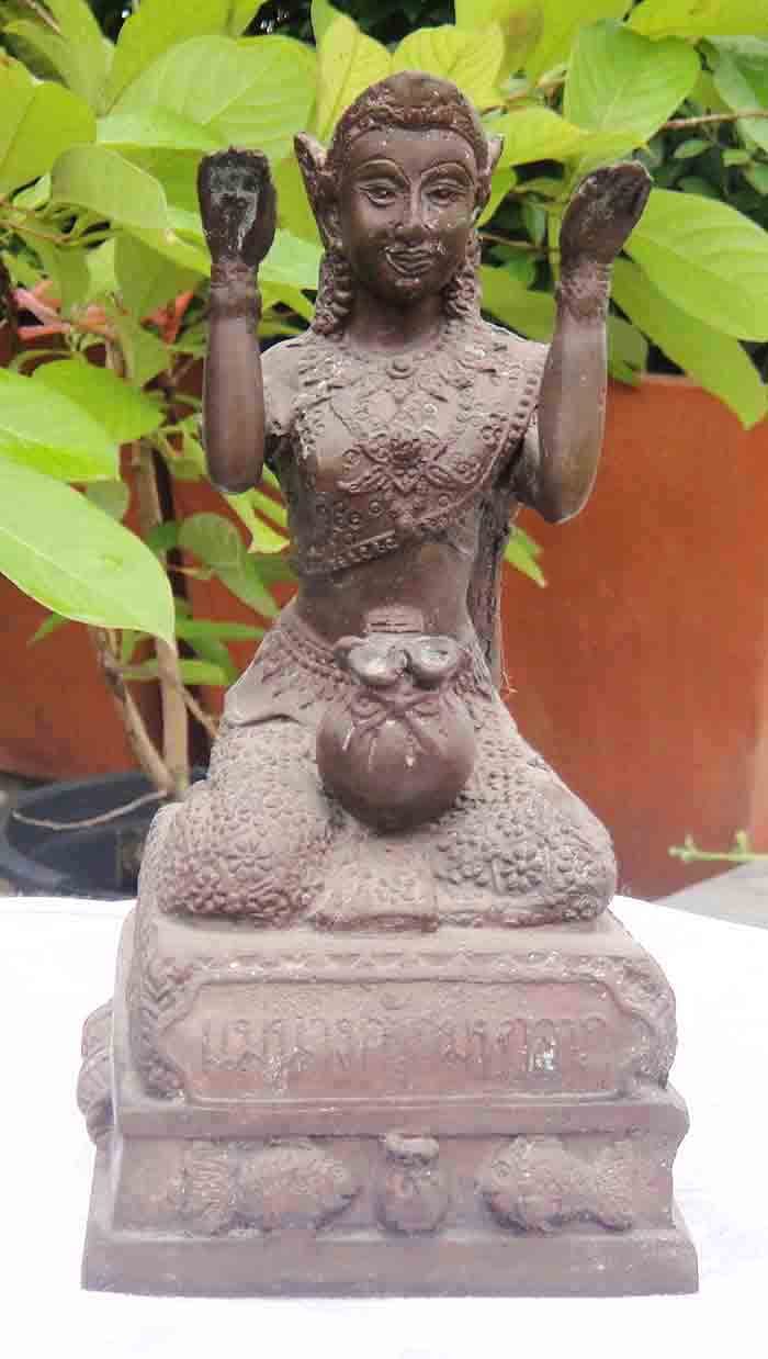 ***พระบูชานางกวักมหาลาภ พระบูชา 5 นิ้ว ฐาน 4 x 5 นิ้ว สูง 10 นิ้ว เนื้อทองเหลืองเก่าผิวหิ้งเดิมๆ