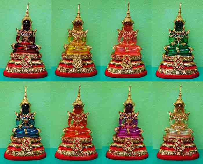 ***รวมยกชุดพระแก้วมรกต 8 สี*** 