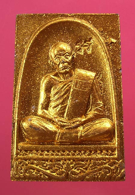 พระผงรูปเหมือนหลวงปู่ทิมหลังฝังตะกรุดเงิน ปลุกเสกเดี่ยวโดยหลวงพ่อรัตน์วัดป่าหวายครับ