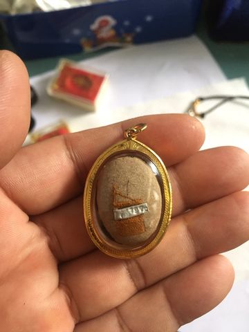 หลวงปู่หมุน ล็อกเก็ตเสาร์๕ โค๊ตหมายเลข 1972 โค๊ตถุงเงินหลังอูมๆสวยๆ