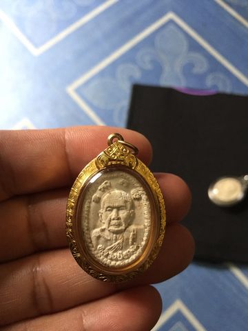 หลวงปู่หมุน พระผงดวงเศรษฐี เลี่ยมทองแท้พร้อมใช้ สวยๆ