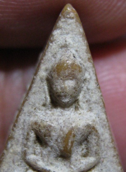 พระนางพญาสมาธิ พิมพ์นิยมฐานสูง ปี2516 เนื้อผง วัดบ่อวิน จ.ชลบุรี หลวงปู่ทิม ปลุกเสก สภาพสวย มาพร้อมบ