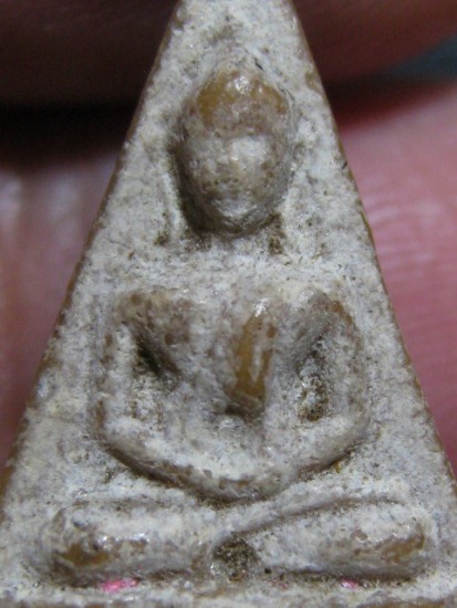 พระนางพญาสมาธิ พิมพ์นิยมฐานสูง ปี2516 เนื้อผง วัดบ่อวิน จ.ชลบุรี หลวงปู่ทิม ปลุกเสก สภาพสวย มาพร้อมบ