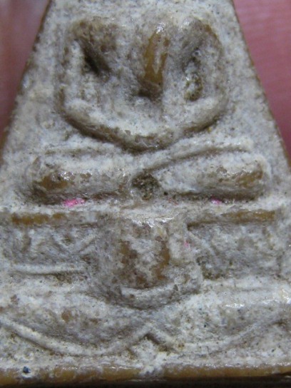 พระนางพญาสมาธิ พิมพ์นิยมฐานสูง ปี2516 เนื้อผง วัดบ่อวิน จ.ชลบุรี หลวงปู่ทิม ปลุกเสก สภาพสวย มาพร้อมบ