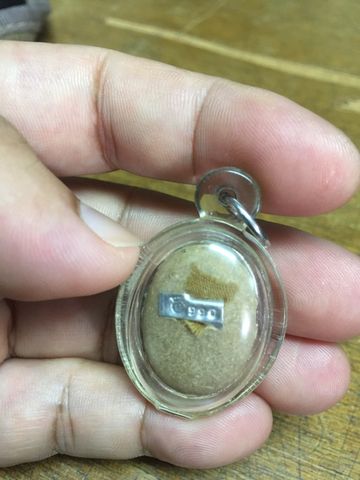 หลวงปู่หมุน ล็อคเก็ตเสาร์ ๕ บูชาครู