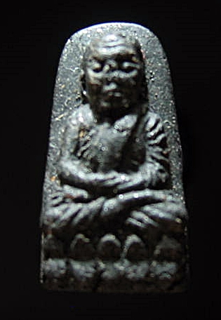 หลวงปู่ทวด ปี 24 เนื้อว่าน พิมพ์พระรอด สวยมากๆครับ