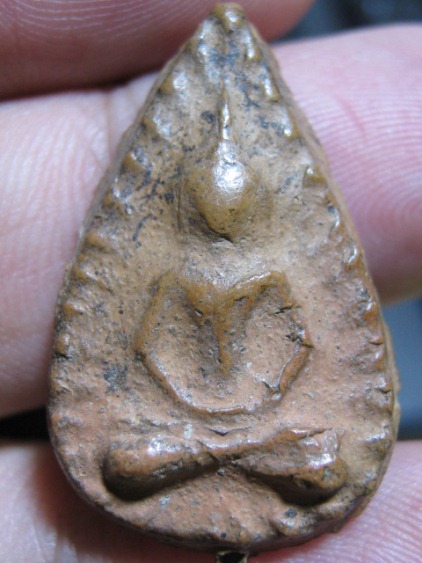 พระกลีบบัว เนื้อดิน กรุวัดลิงขบ(บวรมงคล) กรุงเทพฯ  