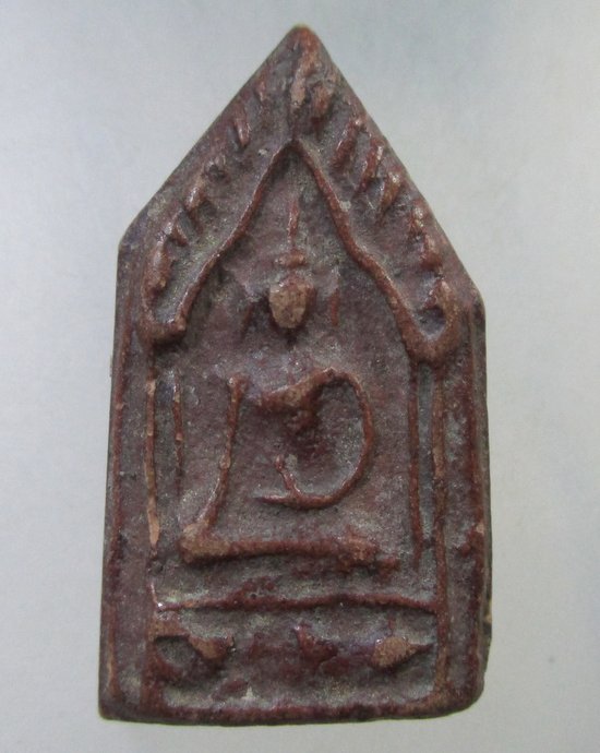 ๒๐ พระขุนแผนนั่งกุมาร เนื้อดิน ทาแลคเกอร์
