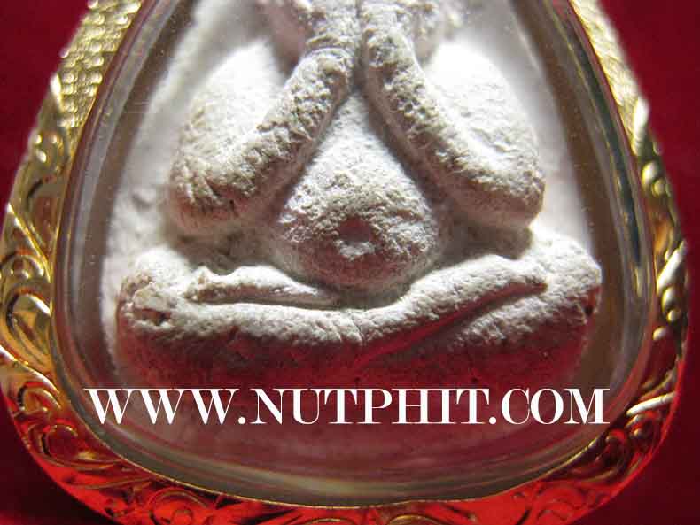 พระปิดตาฝังพลอย พิมพ์ใหญ่ ลป.ทิม วัดละหารไร่ ปี ๑๗ เลี่ยมทอง+บัตรรับรองพระแท้*177