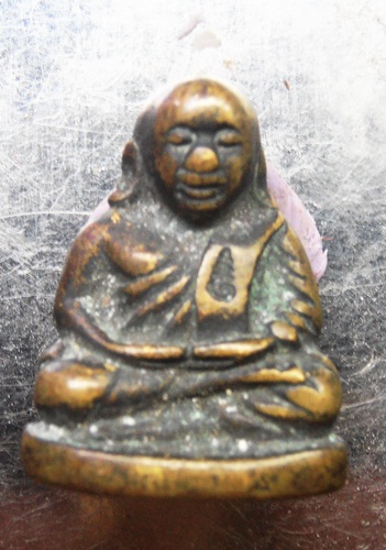 รูปหล่อหลวงพ่อเงิน ตอกโค๊ตอุสังฆาฎิ เลข๙ด้านหลังไม่รู้วัดไม่รู้รุ่น ครับ