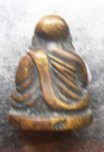 รูปหล่อหลวงพ่อเงิน ตอกโค๊ตอุสังฆาฎิ เลข๙ด้านหลังไม่รู้วัดไม่รู้รุ่น ครับ