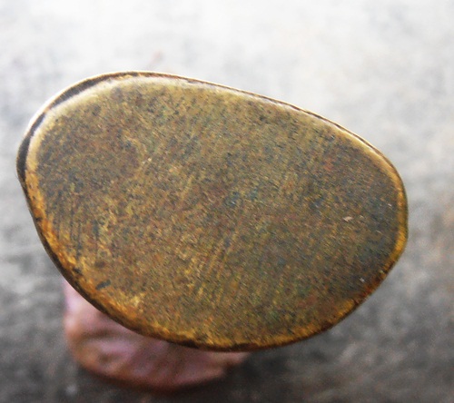 รูปหล่อหลวงพ่อเงิน ตอกโค๊ตอุสังฆาฎิ เลข๙ด้านหลังไม่รู้วัดไม่รู้รุ่น ครับ