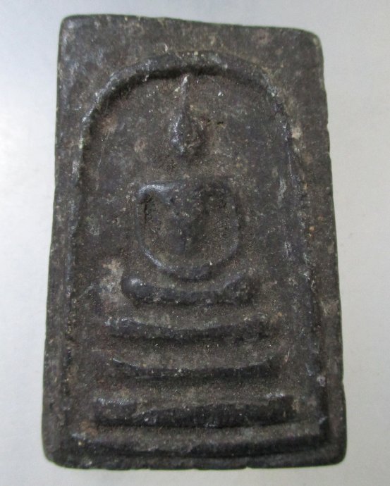 ๒๐ สมเด็จกริ่งพระยางิ้วดำ หลวงพ่อพลอย วัดทุ่งโพธิ์ จ.อุทัยธานี (องค์พระบรรจุกริ่ง)