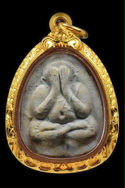 ปิดตายันต์ดวงเล็กตระกรุด 1 ดอก แช่น้ำมนต์ สภาพสวยมากๆพร้อมบัตรรับรองสภาพสวยอีกต่างหากเลี่ยมทอง