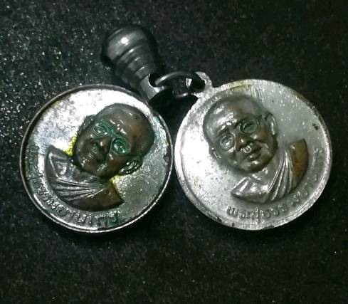 เหรียญหลวงพ่อฤาษีลิงดำ รุ่นทำบุญต่ออายุ กับรุ่นทำบุญถวายพระราชกุศล ปี2530