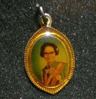 *** ล็อกเก็ตในหลวง ร.9 หลังสมเด็จฯย่า ***