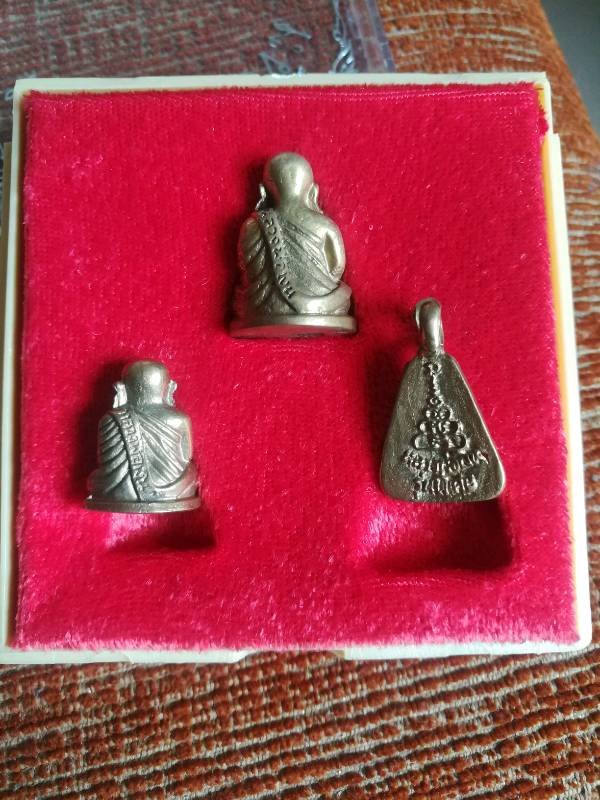 หลวงพ่อเงิน รุ่นสร้างพระอุโบสถ วัดเจริญสุข จ.สกลนคร