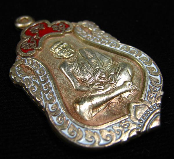 เหรียญเสมารุ่นมหาสมปรารถนา 2 หลวงปู่หมุน อายุ 119 ปี เนื้อนวะลงยา ขาวแดง ออกวัดซับลำใย ปี 2556 #522