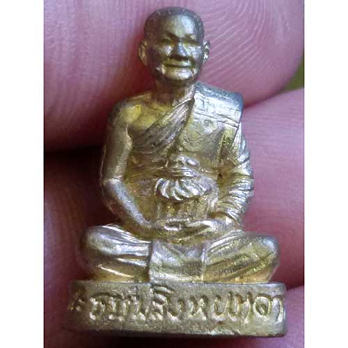 พระรูปหล่อ รุ่น อภิมหาบารมี หลวงพ่อจรัญ วัดอัมพวัน จ.สิงห์บุรี ( ตอกโค็ต)พร้อมกล่อง