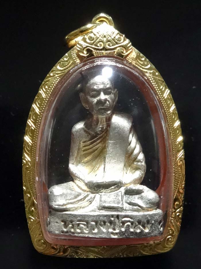 << 1 ใน 300 >>ลป.ทิม วัดละหารไร่ รุ่นชินบัญชร มหาปราบ เนื้อเงิน ปี 2546 หมายเลข 28