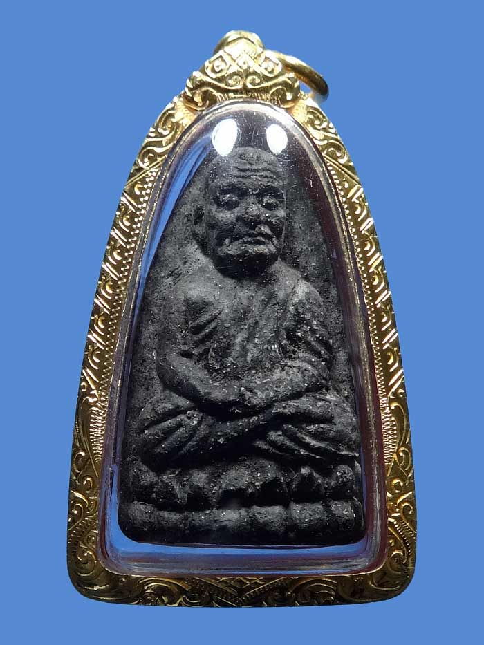 (2) หลวงปู่ทวด เนื้อว่าน ปี 24 พิมพ์กลาง เลี่ยมทอง พร้อมบัตร