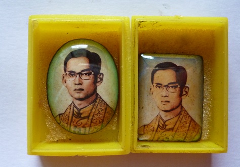 เคาะเดียว 600 บาท ล็อกเก็ตในหลวง ร.9 พิมพ์สี่เหลี่ยมเล็ก+พิมพ์ไข่เล็ก วัดไผ่ล้อม จำนวน 2 องค์