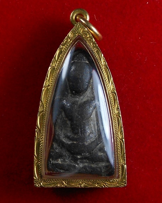 พระร่วงนั่ง กรุวัดพระศรีรัตนมหาธาตุ จ.ลพบุรี เนื้อชินเงิน