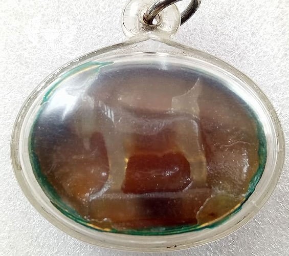 +++ แพะเขาควายแกะหลวงพ่อสินบรรจุในกรอบพร้อมสีผึ้งหลวงพ่อสาคร +++